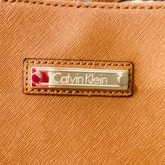 Large Calvin Klein saffiano Leather Tote Bag, Large Leather Tote Bag - Picture 5 of 8